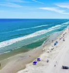 PET-FRIENDLY BEACH HOUSE WITH HOT TUB JUST FIVE MIN WALK FROM BEACH ACCESS !