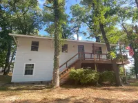 Charming 3-bedroom house with WiFi, AC in tranquil Trinity Hotels in Trinity County