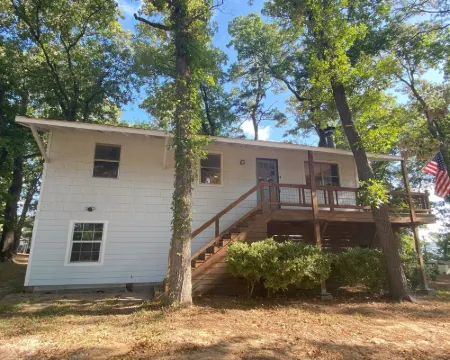 Charming 3-bedroom house with WiFi, AC in tranquil Trinity Hotels in Trinity County