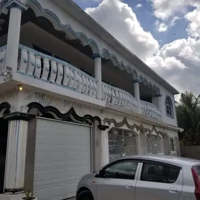 A Georgian Style  Home Set amid Farmlands  on an Acre of Land ; Master Room Hotels in 