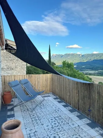 House with roof terrace in the Old Village of Mirabel