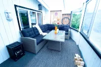 Charming 2-bedroom house in welcoming Västra Götalands län with AC, WiFi Alingsas 호텔