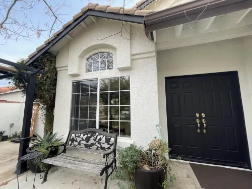 California Style and comfort! 4 bedroom House in South Corona!