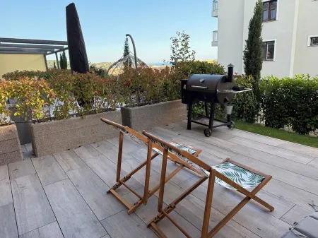 Cozy apt with private office 24\7 Infinity salty heated pool barbecue sky dome Отели рядом с достопримечательностью «Приморский парк»