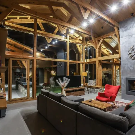 Chalet for up to 10 people with sauna, private home theater and hot tub