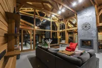Chalet for up to 10 people with sauna, private home theater and hot tub