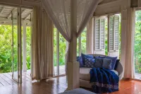 Peaceful Retreat with a Lush Garden & Open-Air Patio Hotels in Pajangan