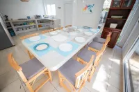 Family-sized entire house with private pool. 10 minutes to a black sand beach!