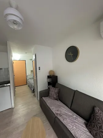 Fully-equipped, air-conditioned ground-floor studio for rent