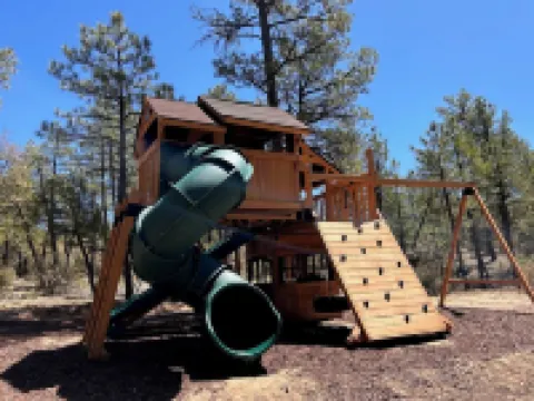 Luxury Cabin for all ages in charming Show Low!