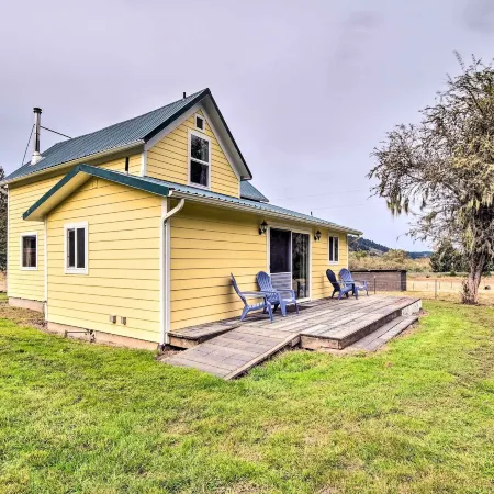 Quaint Coquille Getaway Near Beaches and Parks!