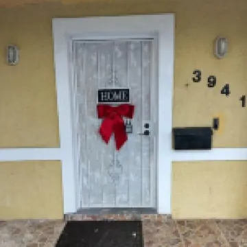 Charming studio with AC, WiFi in lovely Lauderdale Lakes