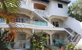 Palm Grove Saud Holiday Complex Hotel