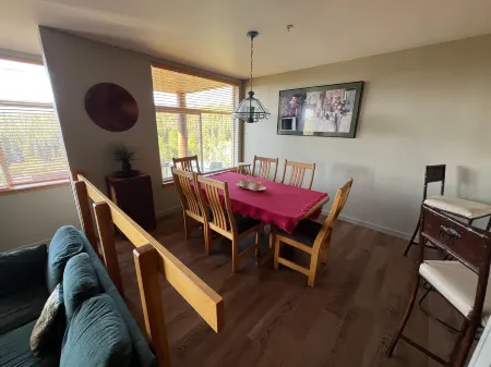 Forest Park 3 Bed 4 Bath Townhome