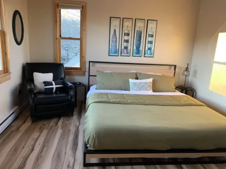 Welcome to Mt. Chillmore.  Walking Distance to the Ski Resort!