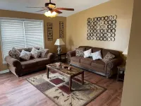 Beautiful Private 3 Bedroom Home Hotels in Albany