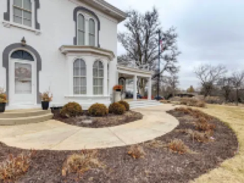 Historic Brookfield Farm Home ~ 14 Mi to Milwaukee Hotels in Brookfield