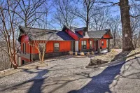 Pet-Friendly Branson Area Home: Hot Tub, Game Room - Badekar