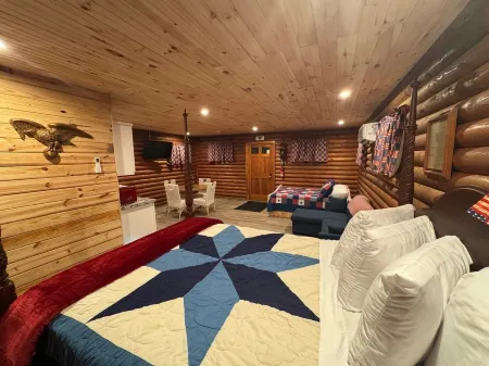 Nice log cabin on back country road with peace, quiet and the amenities of home