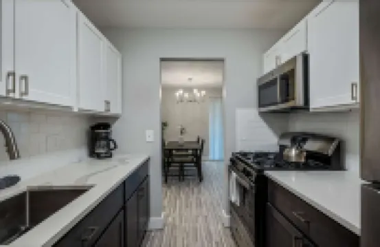 Spacious 2BR 1BA Haven - Perfect for Families Hotels in Rochester Hills