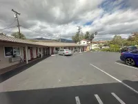 Town and Country Inn - parking