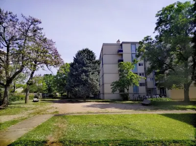 Résidence du Parc des Tilleuls de LYON (4 bdrms, 82m²,free pkg, EUREXPO) Отели в г. Мезон де ла данс