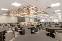 Clarion Lakeside Inn & Conference Centre