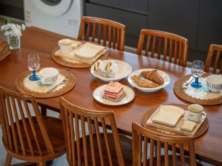 Jeju Jejuaemuldeulda Pension Отели рядом с достопримечательностью «Dolgeobugi Suseok Bakmulkwan»