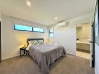 Aalto Retreat 3: Chic & Modern, Close 2 Everything Hotels in Rosebud