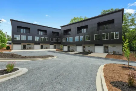 Twilight Townhouse 2 Bed 2.5 Bath near Silos/ Doodle Trail/ Downtown Easley, SC