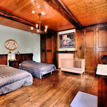 Stylish Stay with Sauna Hotele w: Houyet