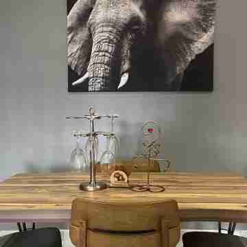 1 Bedroom House Sleeps 2 - Free Parking - WiFi Others