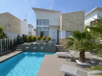 Villa with Garden & Roof Deck - piscina