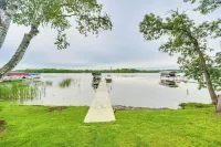Boat Dock, BBQ & Fireside Fun: Clam Lake Cabin - Wifi