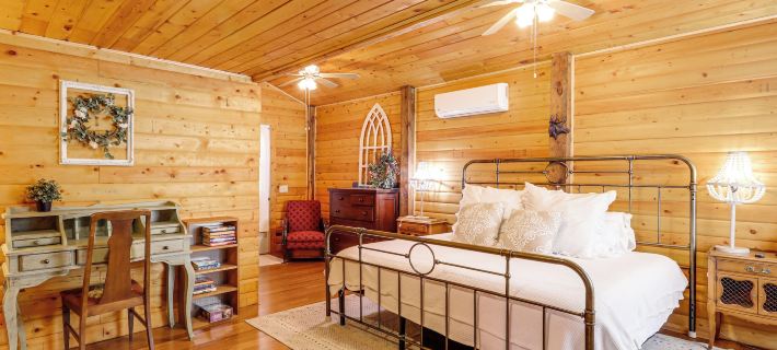 Private Hot Tub & Fire Pit: Pine Cabin Near Hiking Hotels in Пајн