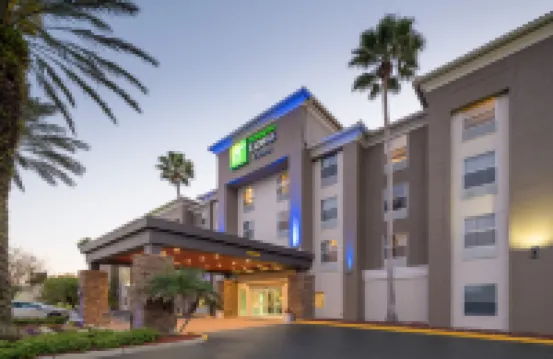 Holiday Inn Express & Suites ORLANDO INTERNATIONAL AIRPORT by IHG