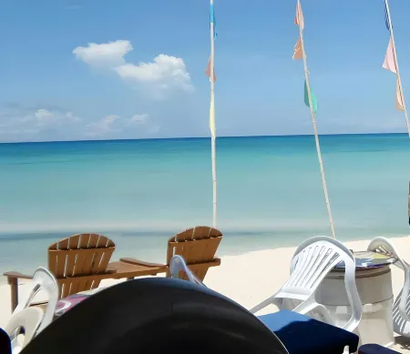 Yooneek Beach Resort Отели рядом с достопримечательностью «Marikaban Beach»