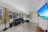 Ideal Weekly Stay w/ Backyard BBQ, 10mins to Beach/Airport, 25mins to Miami