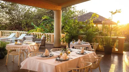 El Regalo Resort Отели рядом с достопримечательностью «Isla Palenque»