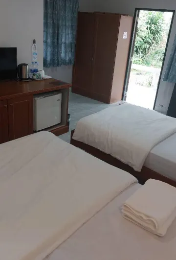 ห้องนอนพักได้ 3 คน พร้อมแอร์