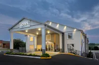 Spark by Hilton Woodstock - parking