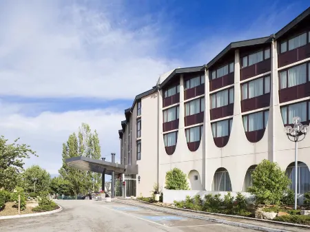 Hôtel Mercure Beaune Centre Отели рядом с достопримечательностью «Basilique Collégiale Notre Dame»