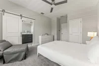 Chic Villa Domani Retreat 9ppl Hotels in Loughman