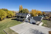 Happy Trails West Inn