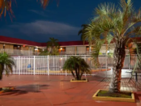 Express Inn & Suites - 5 Miles from St Petersburg Clearwater Airport Hotels in Pinellas Park