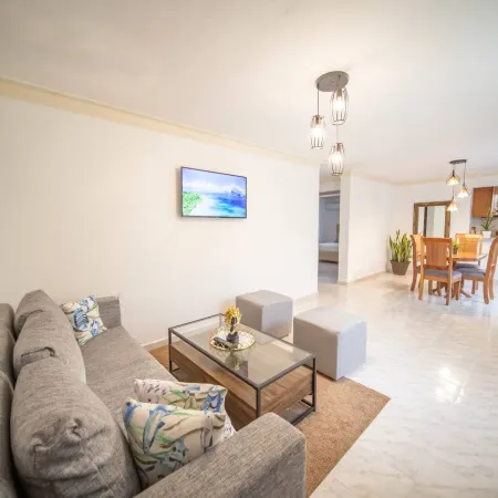 Fully Equipped 2Br-2bt Apt-dt–5Mins to the Beach