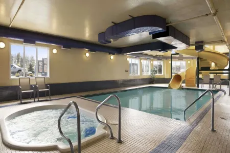 Super 8 by Wyndham Slave Lake AB