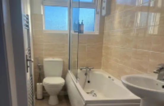 Cozy Sale Apartment Retreat Hotels near Sale Water Park