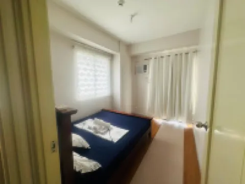 Spacious Central Davao City Getaway - Spacious Apartment with Shared Pool 酒店