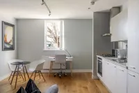 Luxurious 1 Bed House, Free Parking, Braintree Town with Sky TV Hotels in Braintree